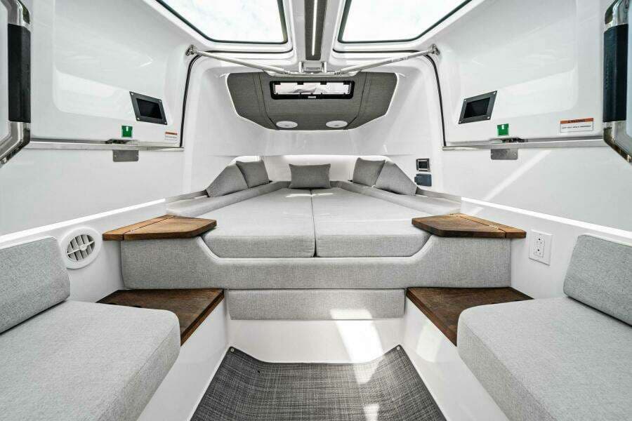 2022 37 Axopar Cross Cabin 