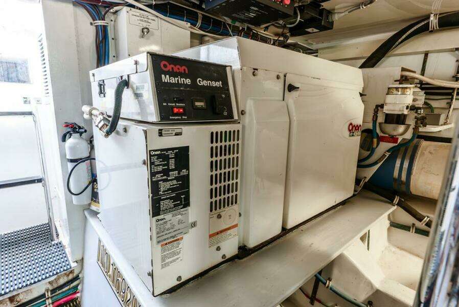 2005 Hatteras 50 Convertible