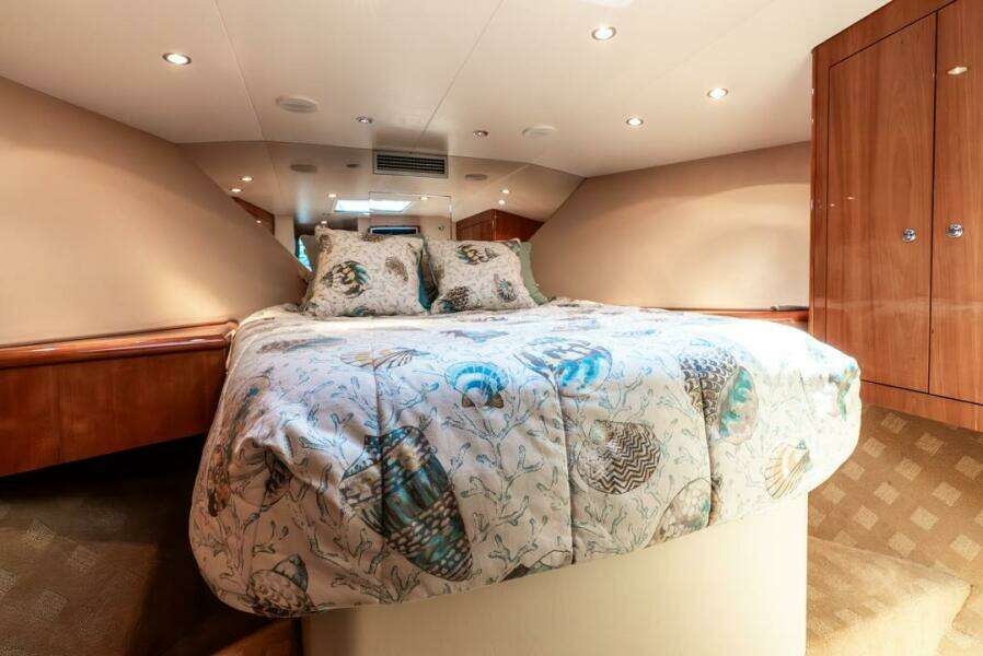 2005 Hatteras 50 Convertible