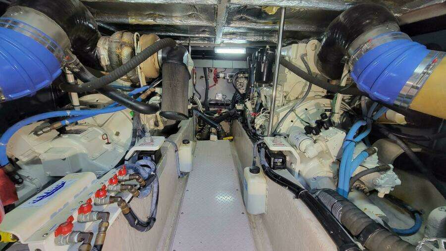 2004 Sea Ray 480 Sedan Bridge