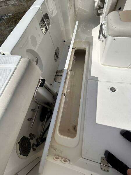 2017 33 Boston Whaler 330 Outrage In Deck Fish Boxes (1)
