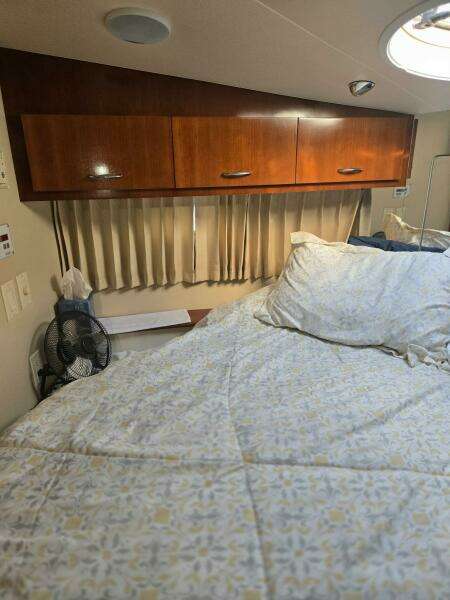 2003 Carver 360 Sport Sedan