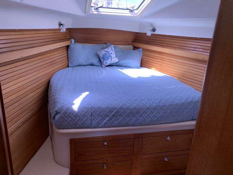 2007 Catalina Morgan 440 Deck Salon