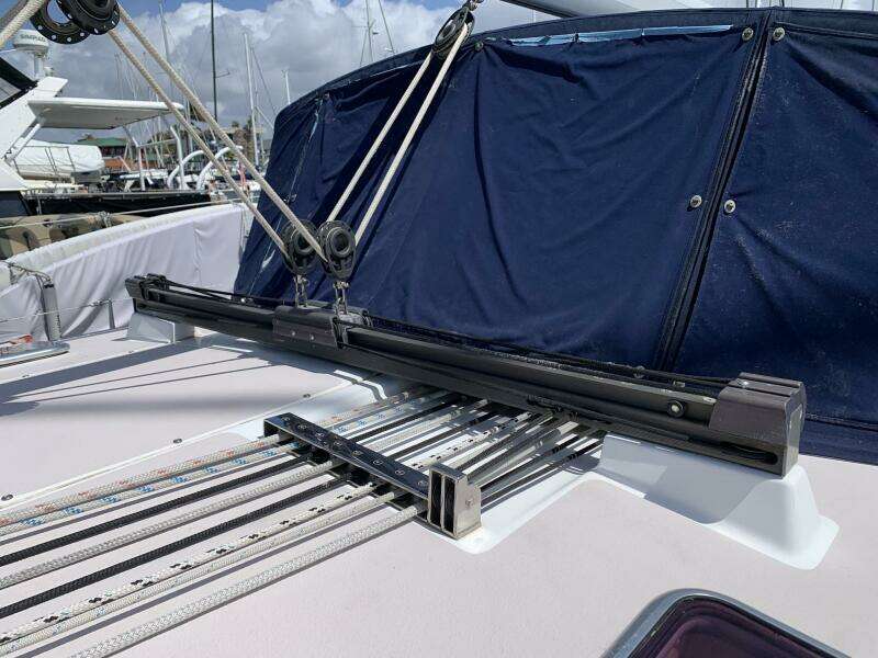 2007 Catalina Morgan 440 Deck Salon