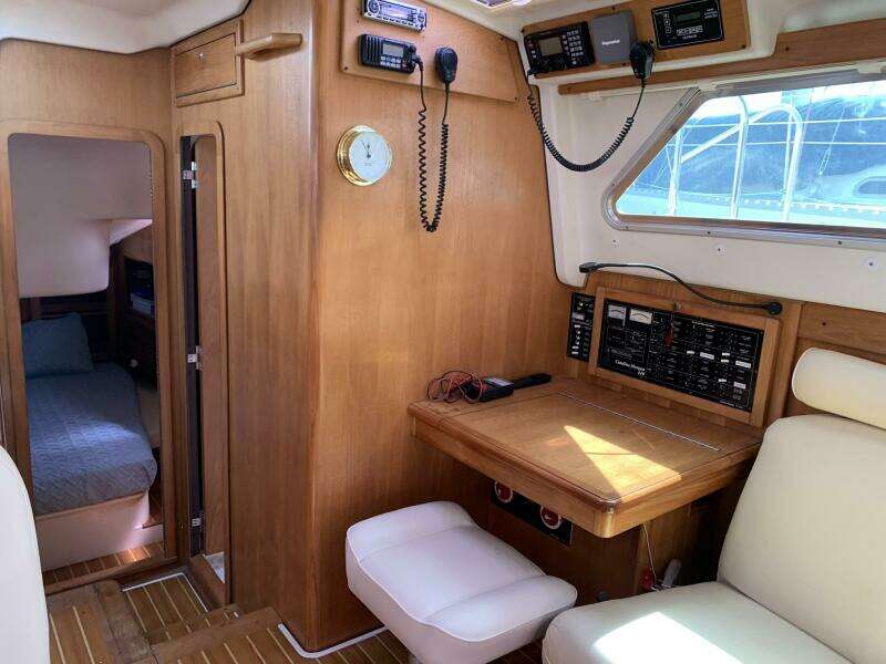 2007 Catalina Morgan 440 Deck Salon