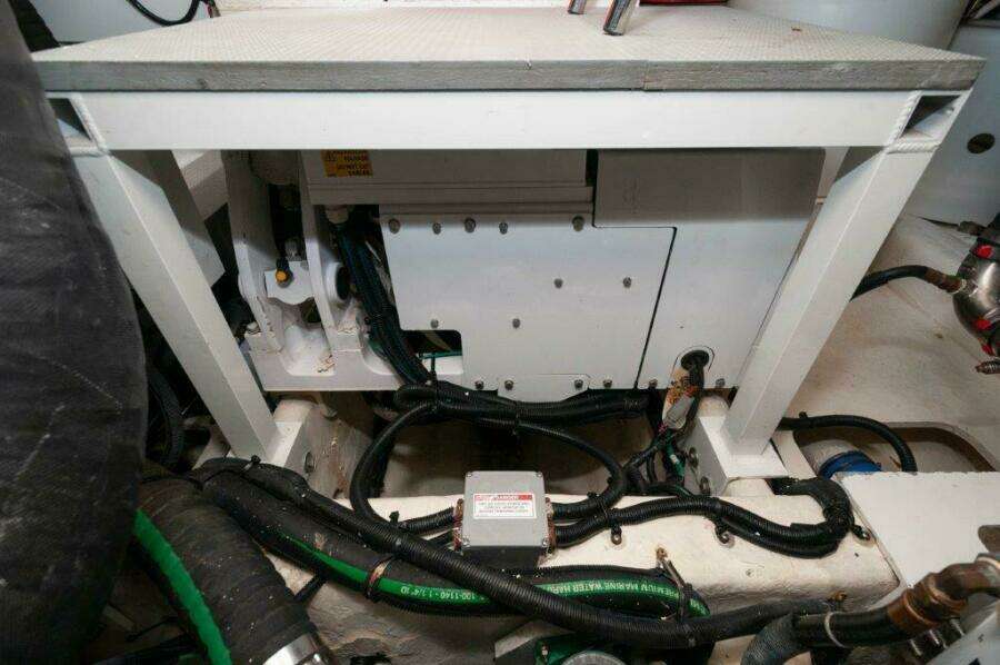 2018 Sea Ray L550 Flybridge- Seakeeper