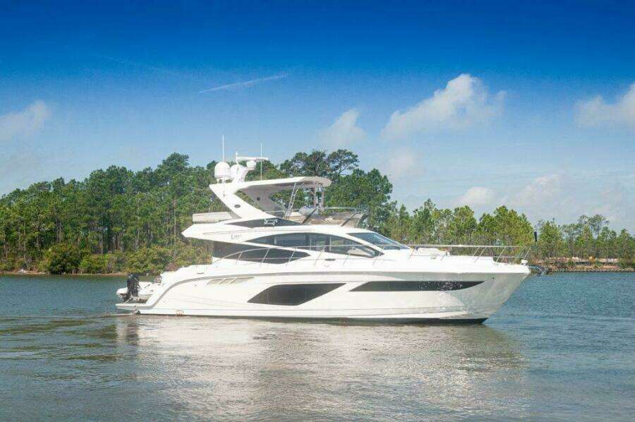 2018 Sea Ray L550 Flybridge- Stbd Profile