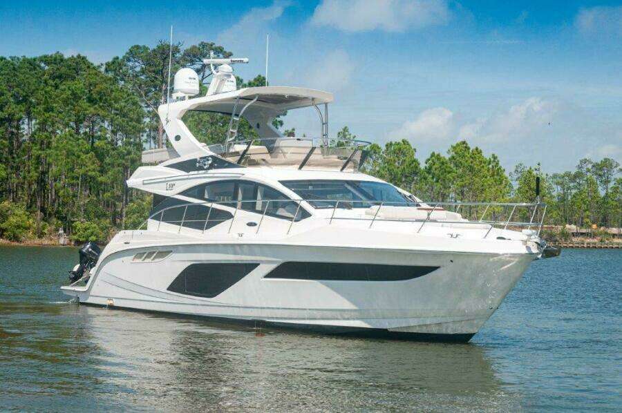 2018 Sea Ray L550 Flybridge- Stbd Bow