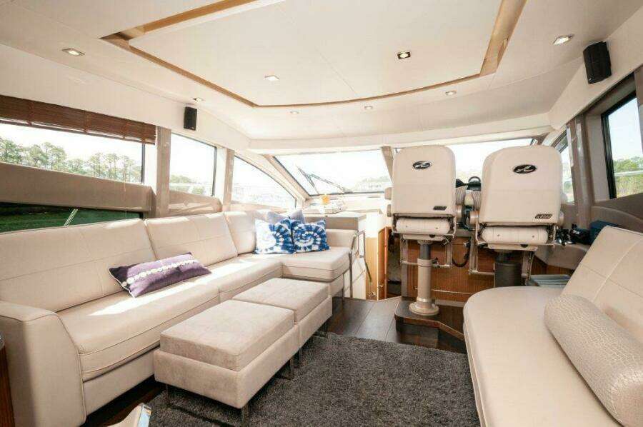 2018 Sea Ray L550 Flybridge-Salon 