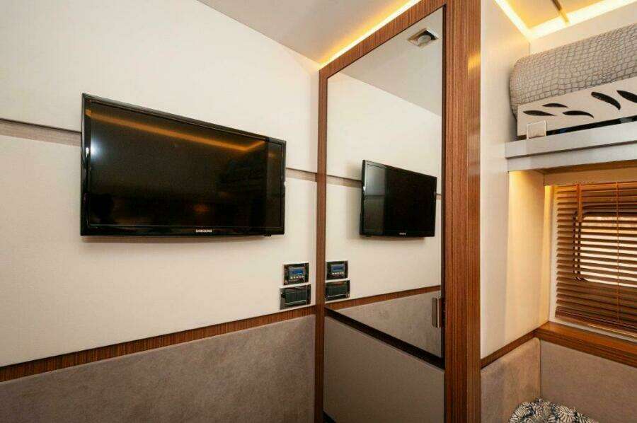 2018 Sea Ray L550 Flybridge- Twin SR 2