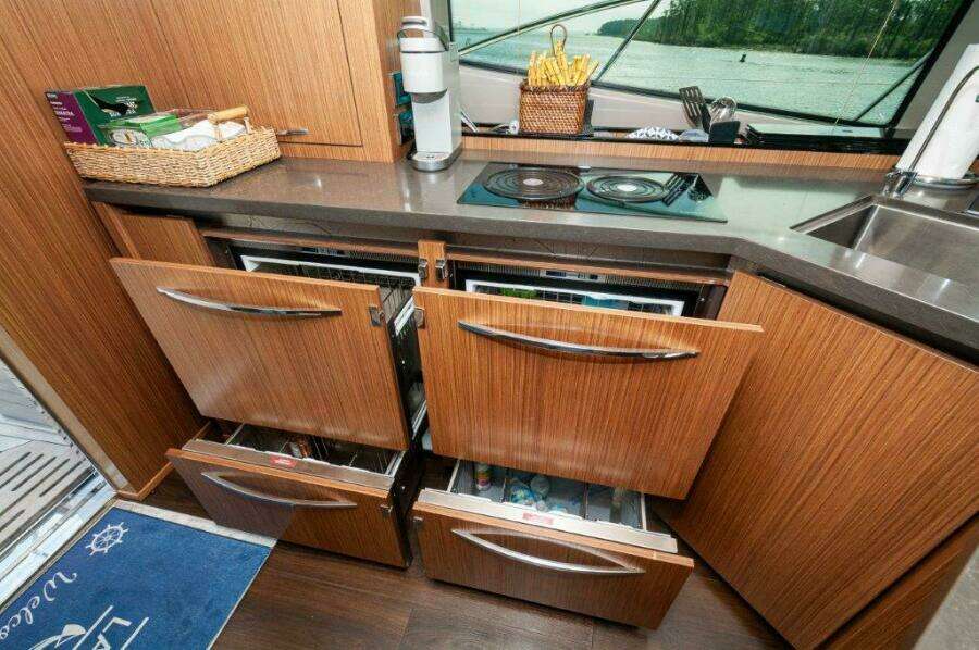 2018 Sea Ray L550 Flybridge-Galley 4