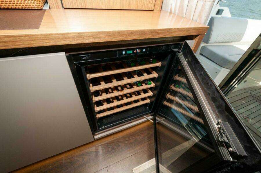 2018 Sea Ray L550 Flybridge- Wine Cooloer