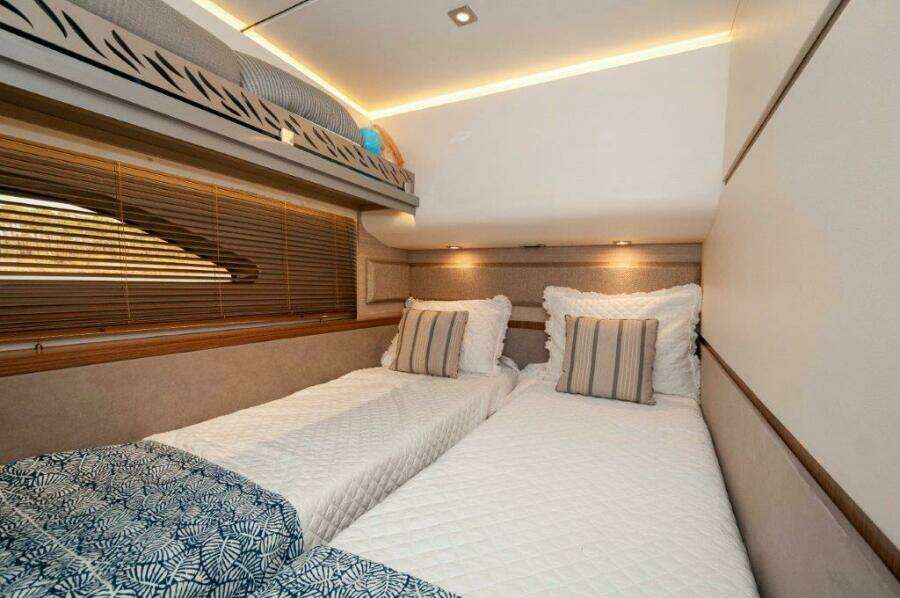 2018 Sea Ray L550 Flybridge- Twin SR