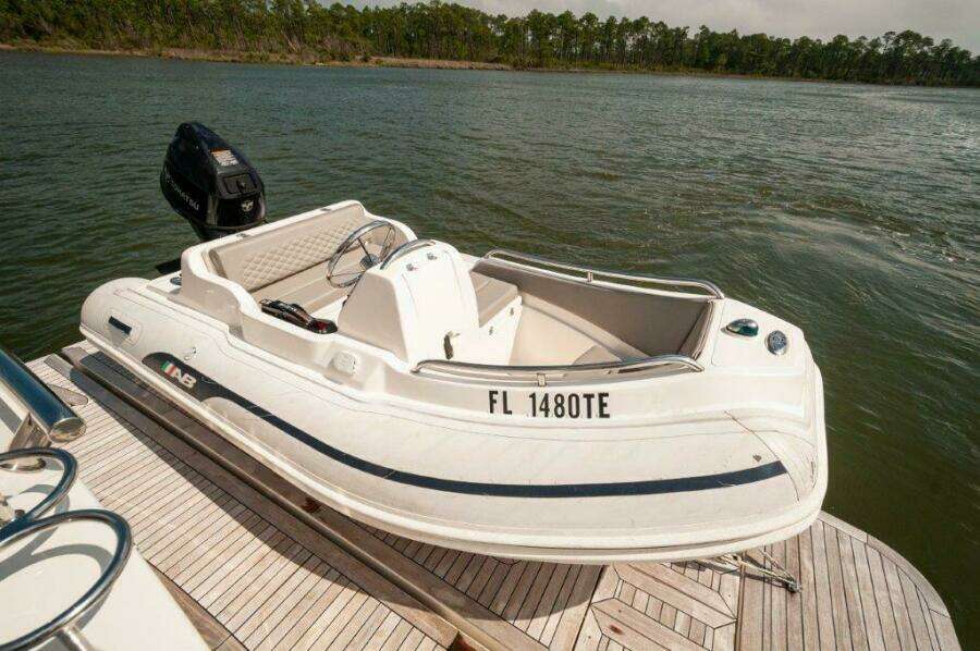 2018 Sea Ray L550 Flybridge- Tender