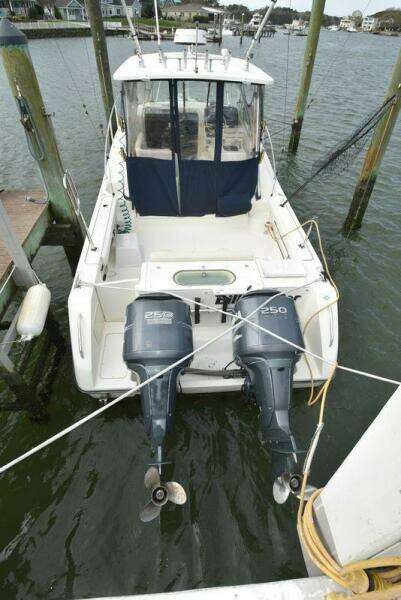 2005 Pursuit 3070 Offshore Express