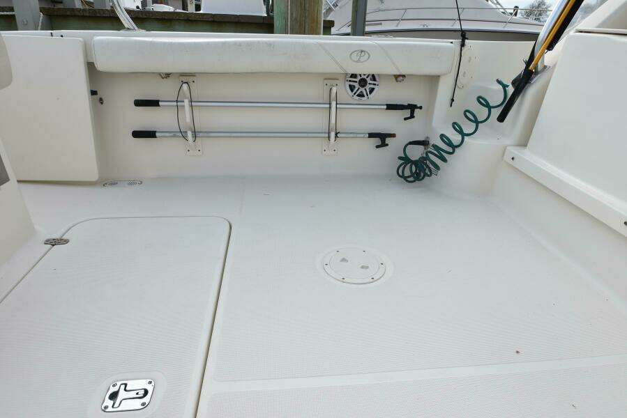 2005 Pursuit 3070 Offshore Express