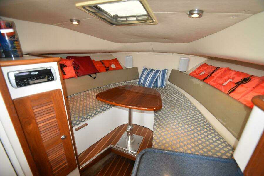2005 Pursuit 3070 Offshore Express