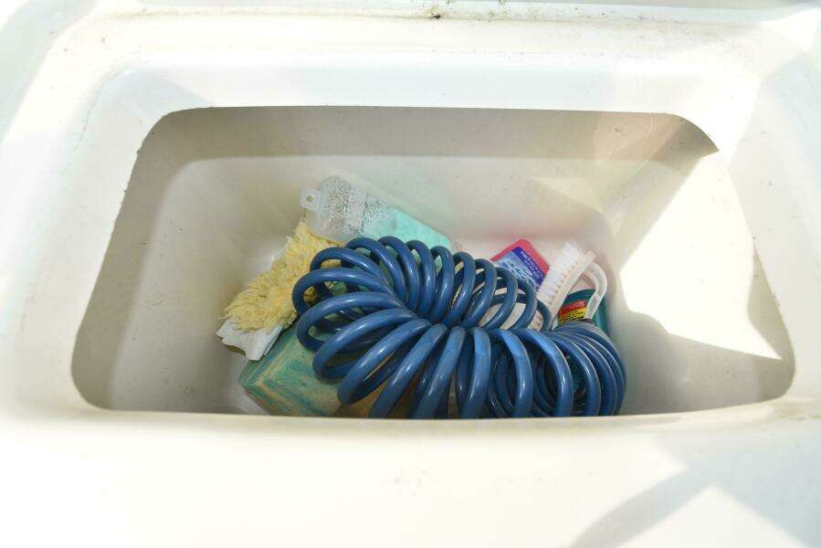 2005 Pursuit 3070 Offshore Express