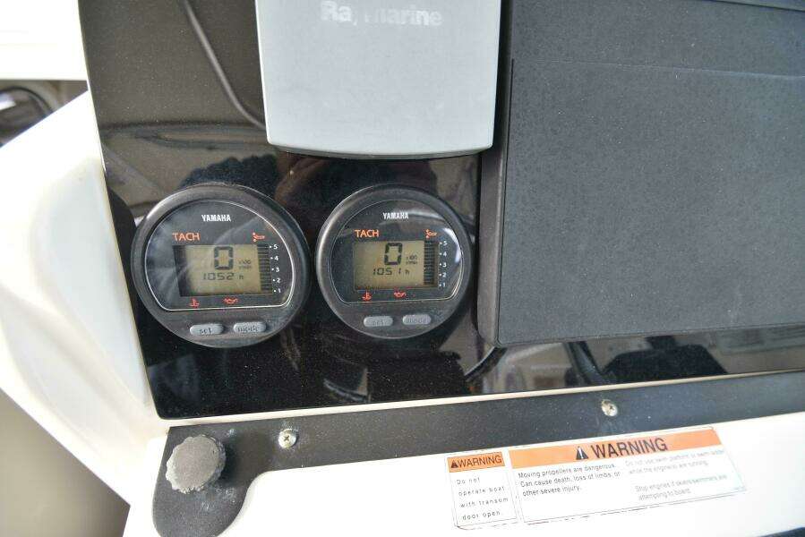 2005 Pursuit 3070 Offshore Express