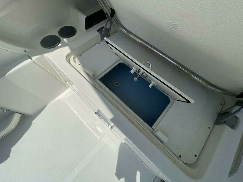 2016 Boston Whaler 270 Vantage