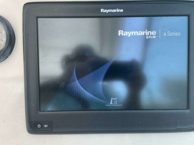 2016 Boston Whaler 270 Vantage