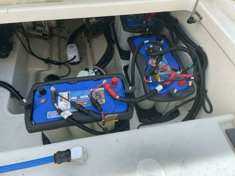 2016 Boston Whaler 270 Vantage