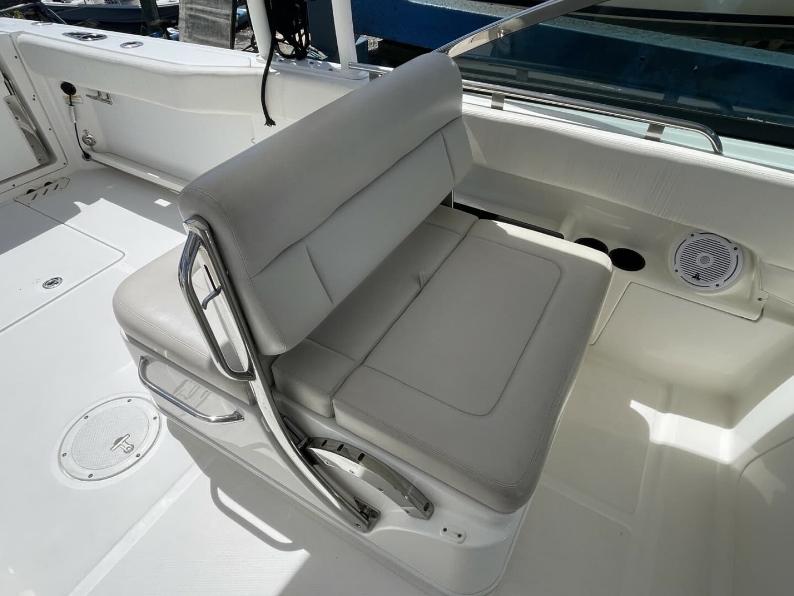 2016 Boston Whaler 270 Vantage