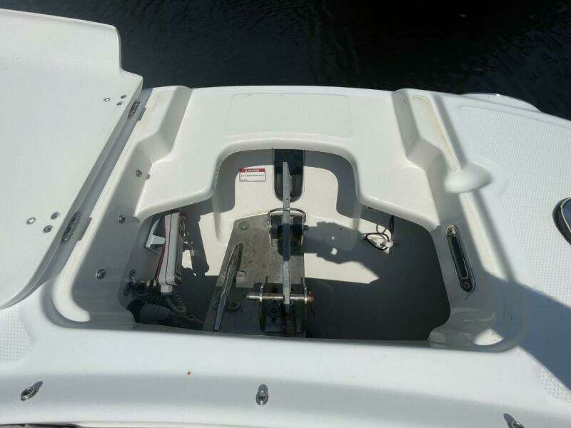 2016 Boston Whaler 270 Vantage