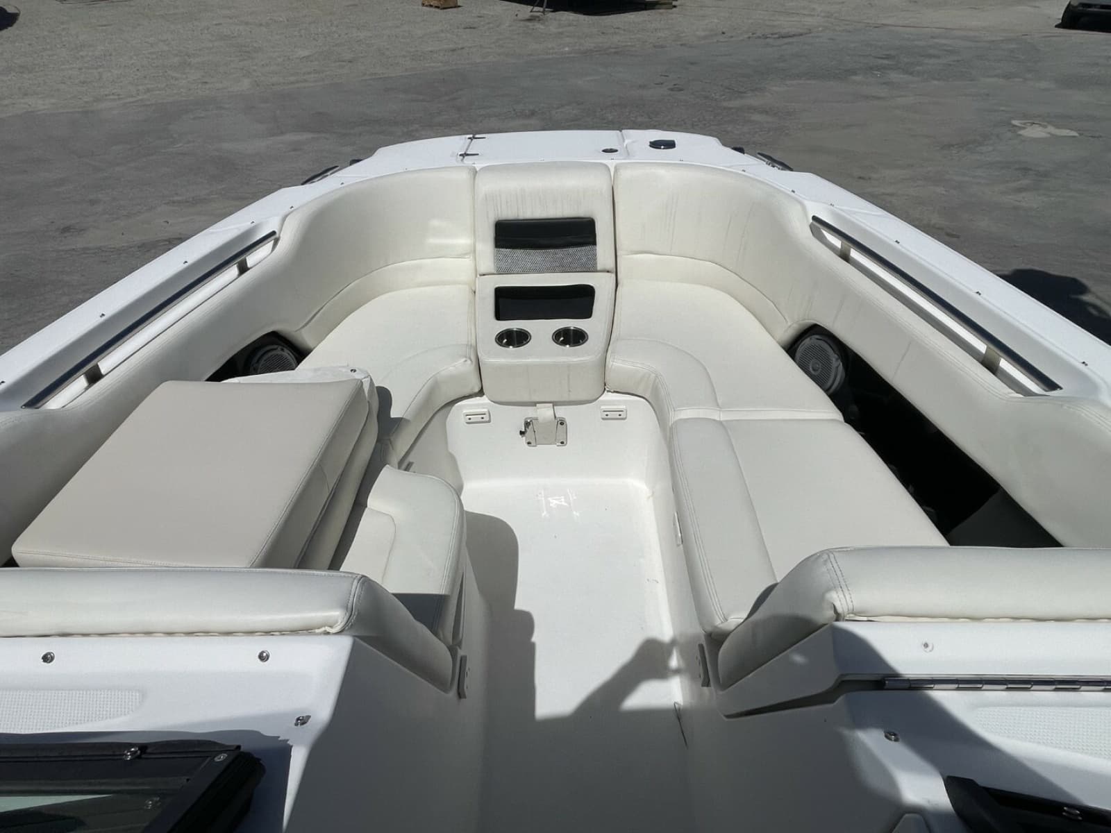 2016 Boston Whaler 270 Vantage