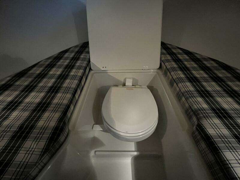 2005 Chris-Craft Corsair 28