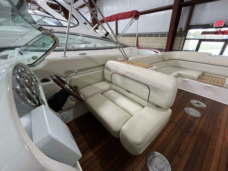 2005 Chris-Craft Corsair 28