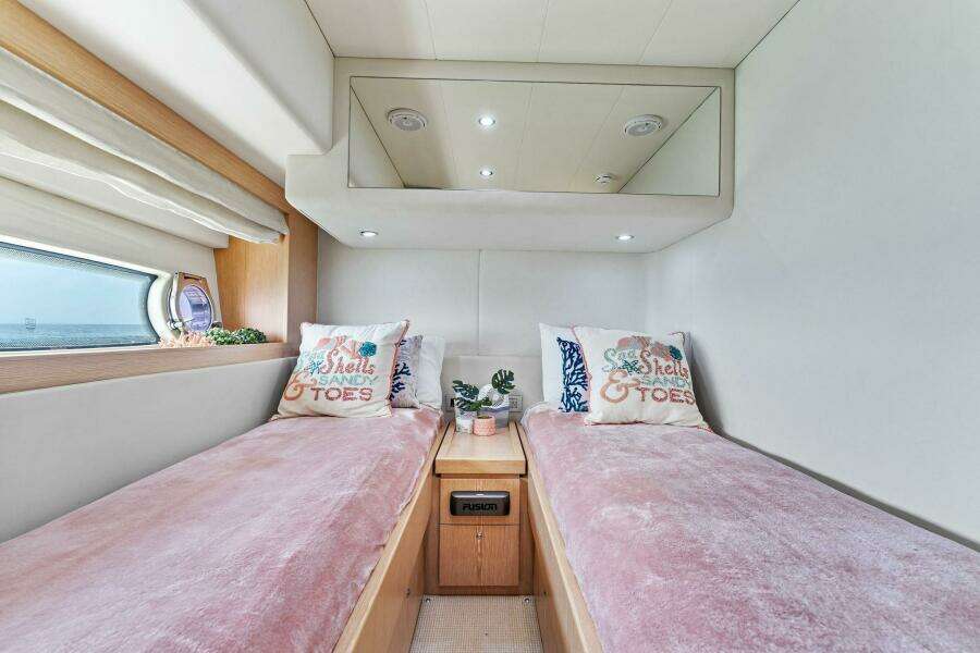 2013 Ferretti Yachts 620