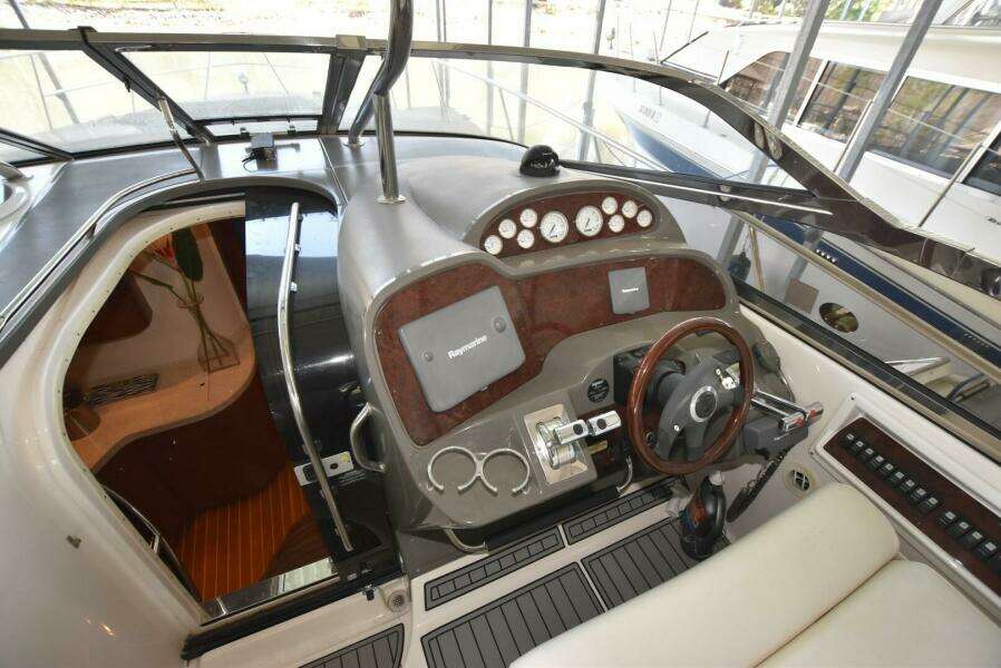 2007 Regal Commodore 4060