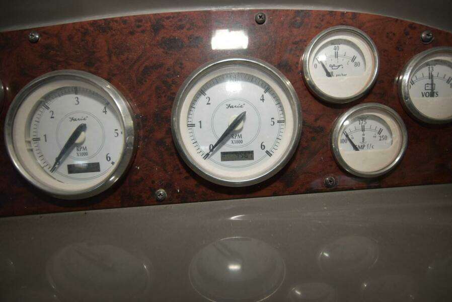 2007 Regal Commodore 4060