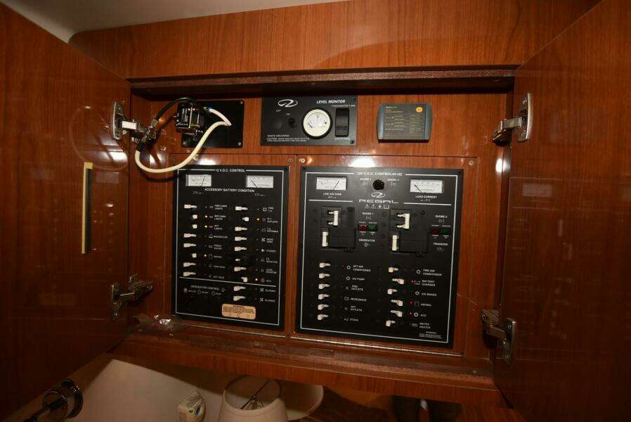 2007 Regal Commodore 4060