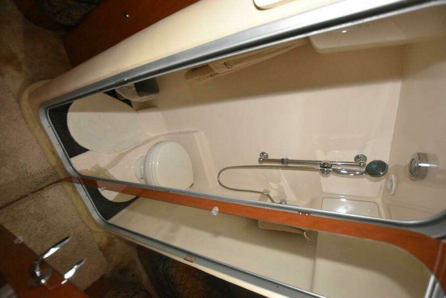 2007 Regal Commodore 4060