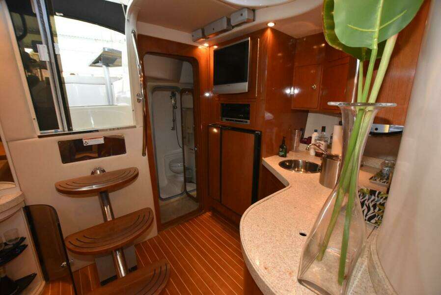 2007 Regal Commodore 4060