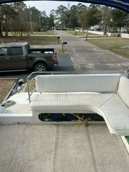 1989 Carver 2557 Montego