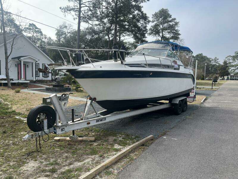 1989 Carver 2557 Montego