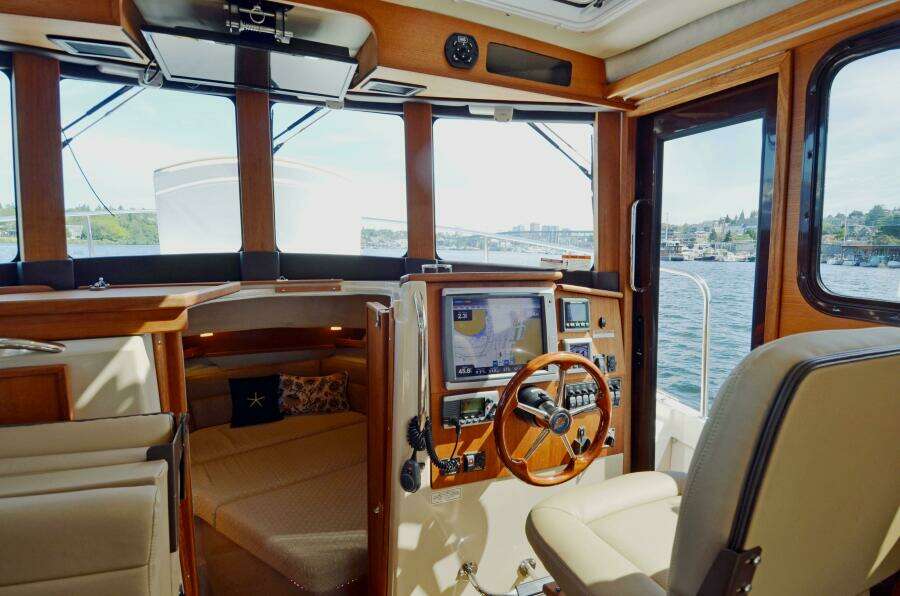 2013 Ranger Tugs R-31 CB