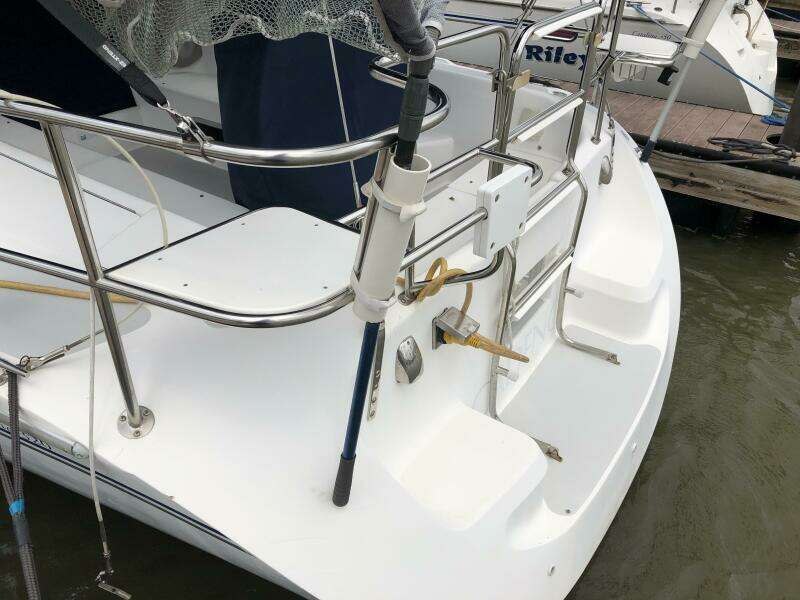 2005 Catalina 320