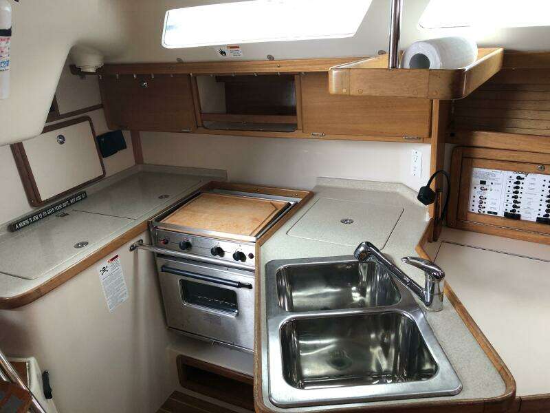 2005 Catalina 320