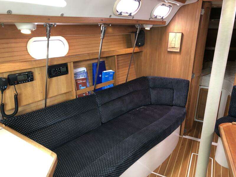 2005 Catalina 320