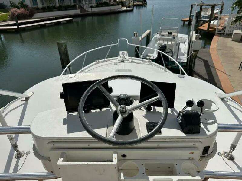 2002 Luhrs Express 36