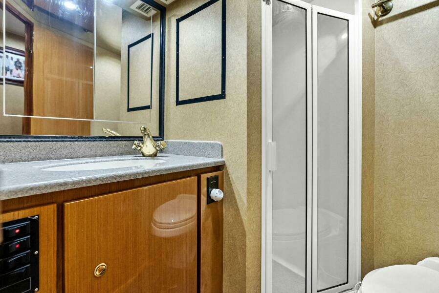 2002 Viking 65 Convertible 'Cajun Queen'