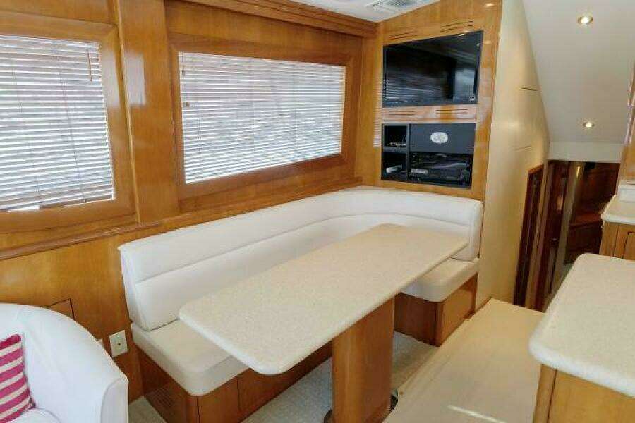 Hatteras 50 Tide Up II - Dinette