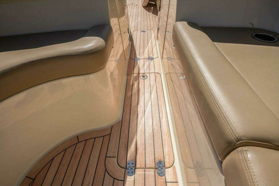 2013 Chris-Craft Launch 32