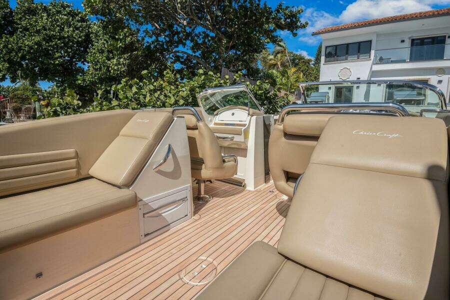 2013 Chris-Craft Launch 32