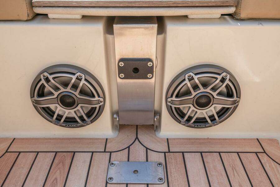 2013 Chris-Craft Launch 32