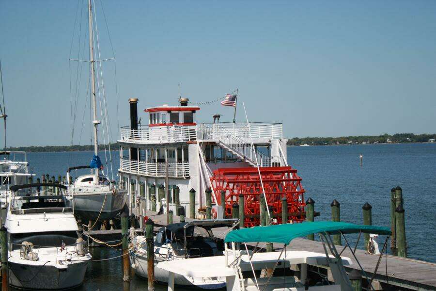 1984 Custom Vinette 99 Paddle Wheel